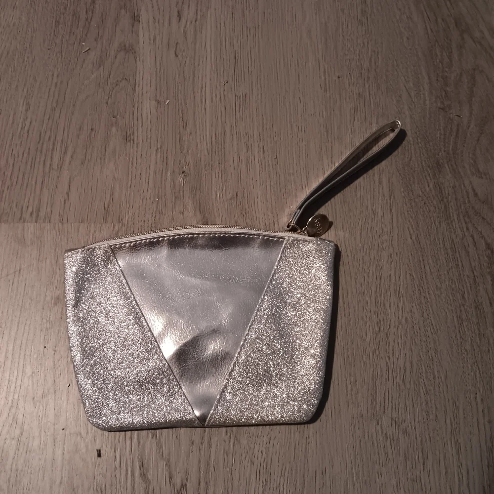 ipsy Silver Sparkle Wristlet